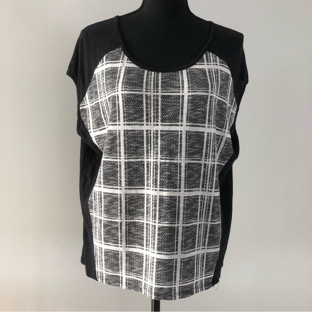Women’s Le Lis Black and white plaid short sleeve top size S